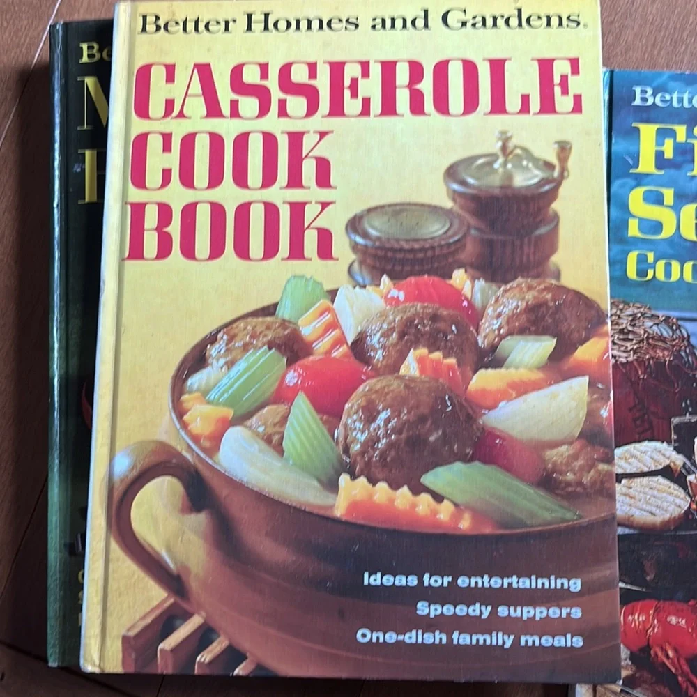 Vintage 1972 Collection of Better Homes and Gardens Cookbooks - Picture 5 of 7